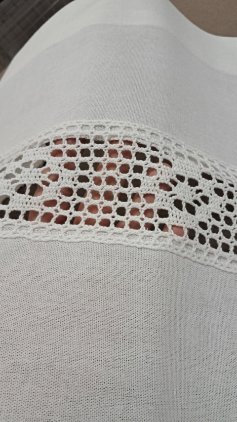 GOTOWA ZAZDROSTKA 70 X 100 CM BIAŁA NATURALNA BOHO KORONKA