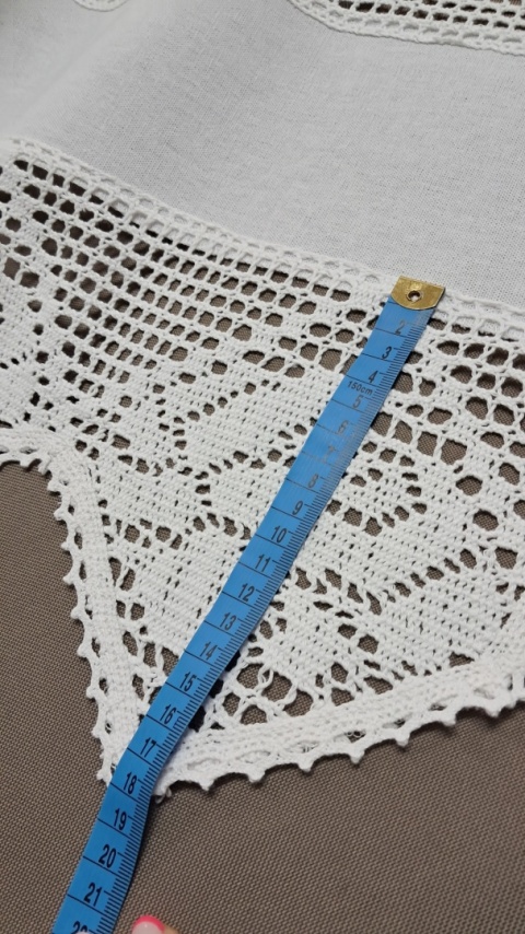 GOTOWA ZAZDROSTKA 70 X 100 CM BIAŁA NATURALNA BOHO KORONKA