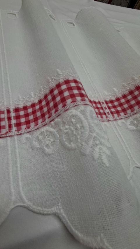 ZAZDROSTKA BATYST CZERWONA KRATECZKA WYSOKOŚĆ 70 CM