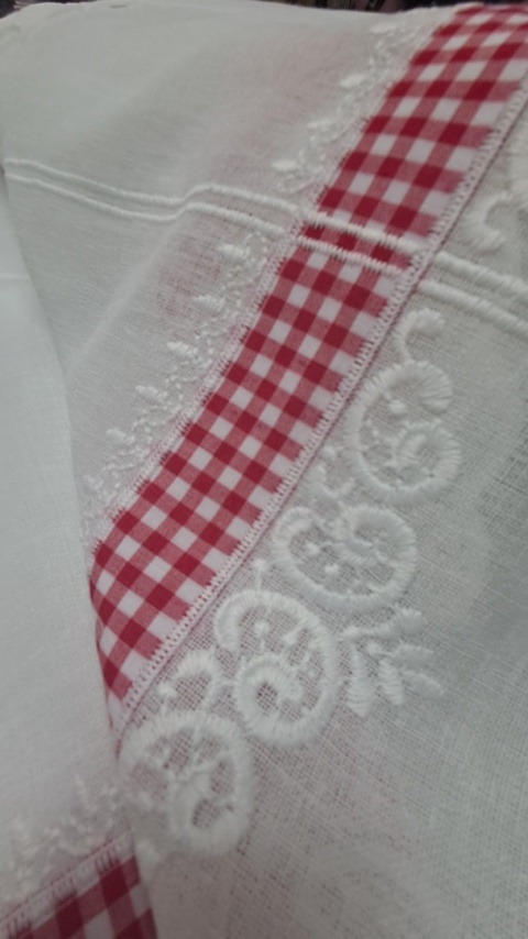 ZAZDROSTKA BATYST CZERWONA KRATECZKA WYSOKOŚĆ 70 CM