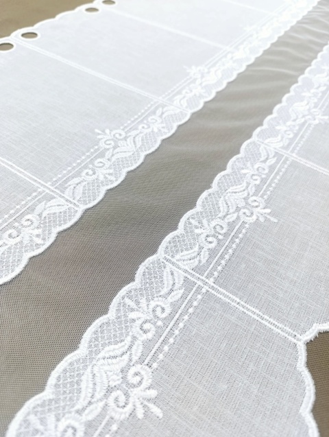 ZAZDROSTKA BATYST Z SIATECZKĄ WYSOKOŚĆ 70 CM ZAZDROSTKA BATYST Z SIATECZKĄ WYSOKOŚĆ 70 CM