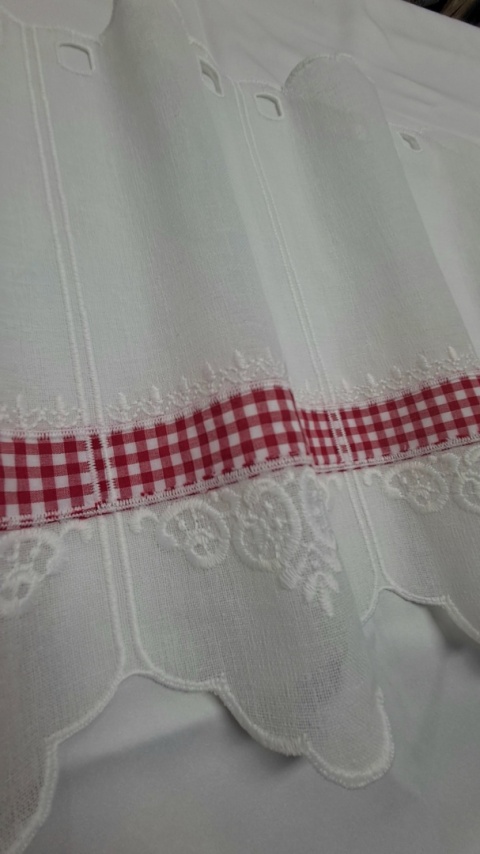 ZAZDROSTKA BATYST CZERWONA KRATECZKA WYSOKOŚĆ 30 CM