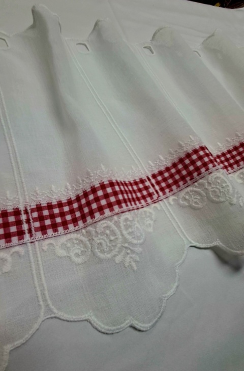 ZAZDROSTKA BATYST CZERWONA KRATECZKA WYSOKOŚĆ 90 CM