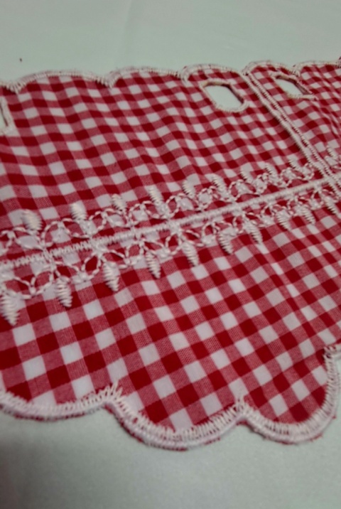 ZAZDROSTKA CZERWONA KRATECZKA WYSOKOŚĆ 17 CM