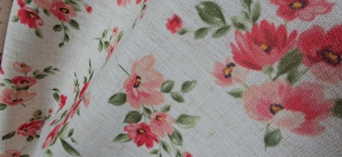 TKANINA JAK LEN CZERWONE KWIATKI