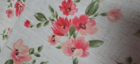TKANINA JAK LEN CZERWONE KWIATKI