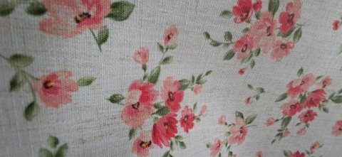 TKANINA JAK LEN CZERWONE KWIATKI
