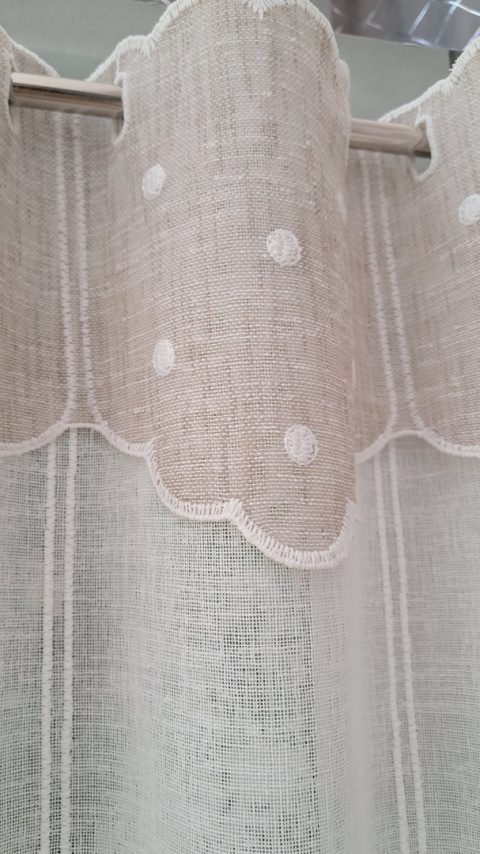 ZAZDROSTKA BEŻOWA W KROPKI WYSOKOŚĆ 17 CM