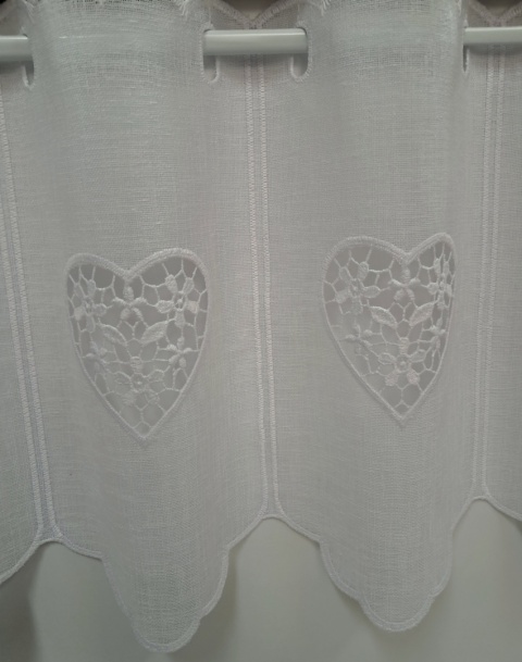 ZAZDROSTKA ECRU Z AŻUROWYM SERCEM WYSOKOŚĆ 60 CM