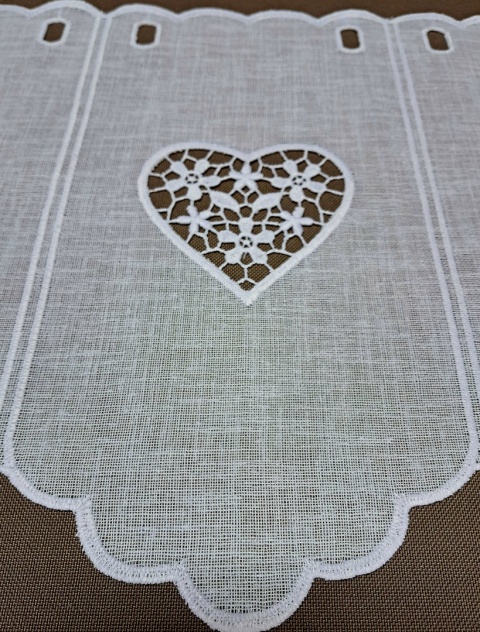 ZAZDROSTKA ECRU Z AŻUROWYM SERCEM WYSOKOŚĆ 60 CM