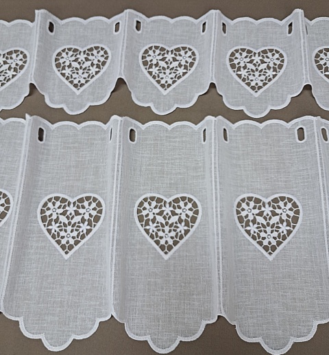 ZAZDROSTKA ECRU Z AŻUROWYM SERCEM WYSOKOŚĆ 60 CM