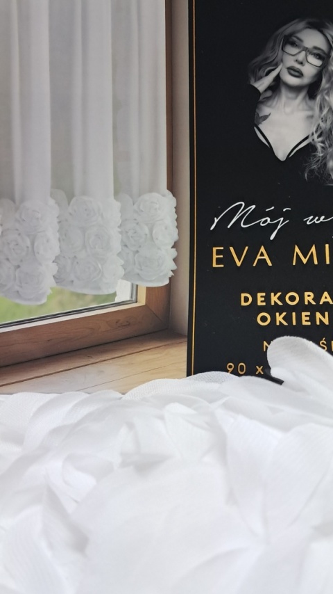 ZAZDROSTKA FIRANA GOTOWA RÓŻE 3D ROSES 90X150