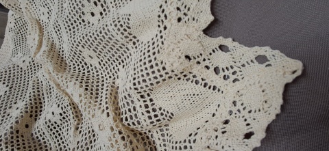 ZAZDROSTKA NICIANA SZYDEŁKOWA ECRU BEŻOWA WYSOKOŚĆ 35 cm