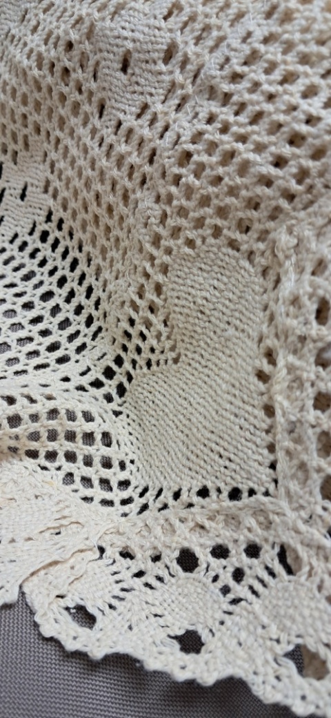 ZAZDROSTKA NICIANA SZYDEŁKOWA ECRU BEŻOWA WYSOKOŚĆ 65 cm