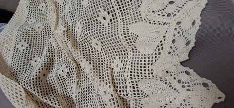 ZAZDROSTKA NICIANA SZYDEŁKOWA ECRU BEŻOWA WYSOKOŚĆ 65 cm