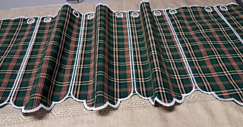 ZAZDROSTKA W ZIELONĄ KRATKĘ WYSOKOŚĆ 35 CM
