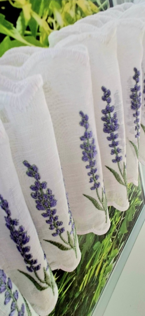 ZAZDROSTKA HAFTOWANA GAŁĄZKA LAWENDY 17 CM