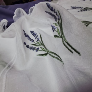 ZAZDROSTKA HAFTOWANA GAŁĄZKA LAWENDY 90 CM