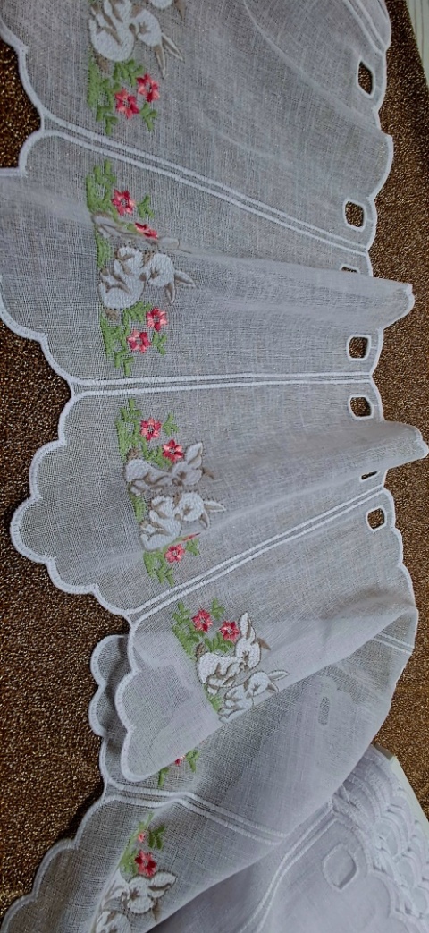 ZAZDROSTKA PANELOWA ZAJĄCZKI WYSOKOŚĆ 30 CM