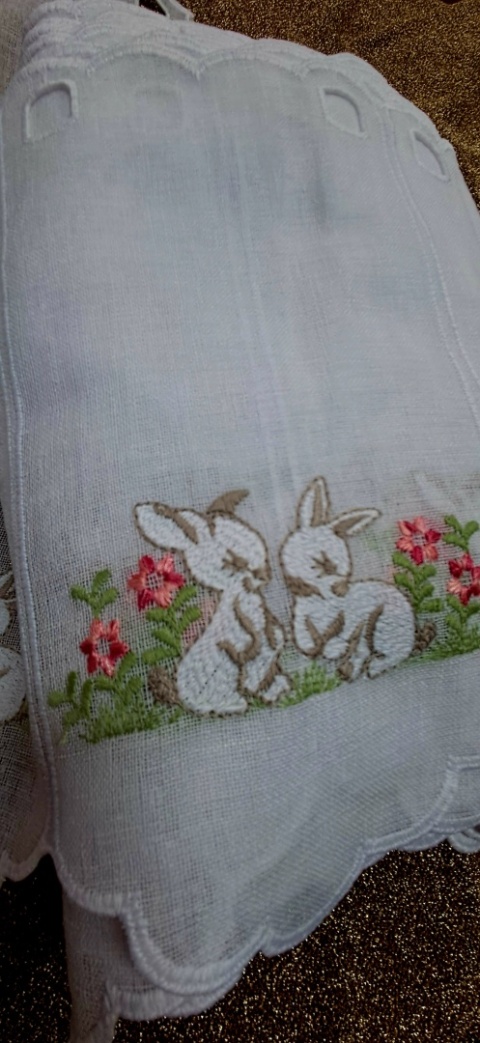 ZAZDROSTKA PANELOWA ZAJĄCZKI WYSOKOŚĆ 30 CM