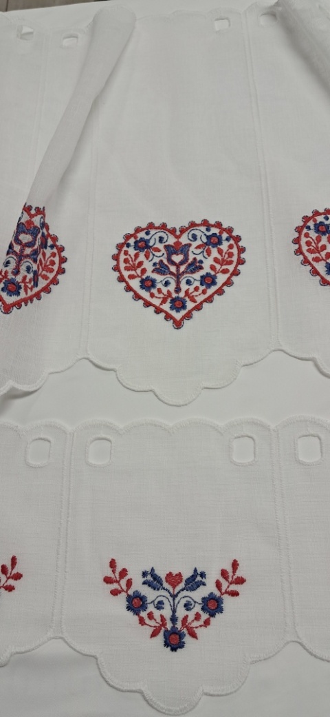 ZAZDROSTKA Z HAFTOWANYM SERCEM CZERWONO-NIEBIESKIM WYSOKOŚĆ 70 CM